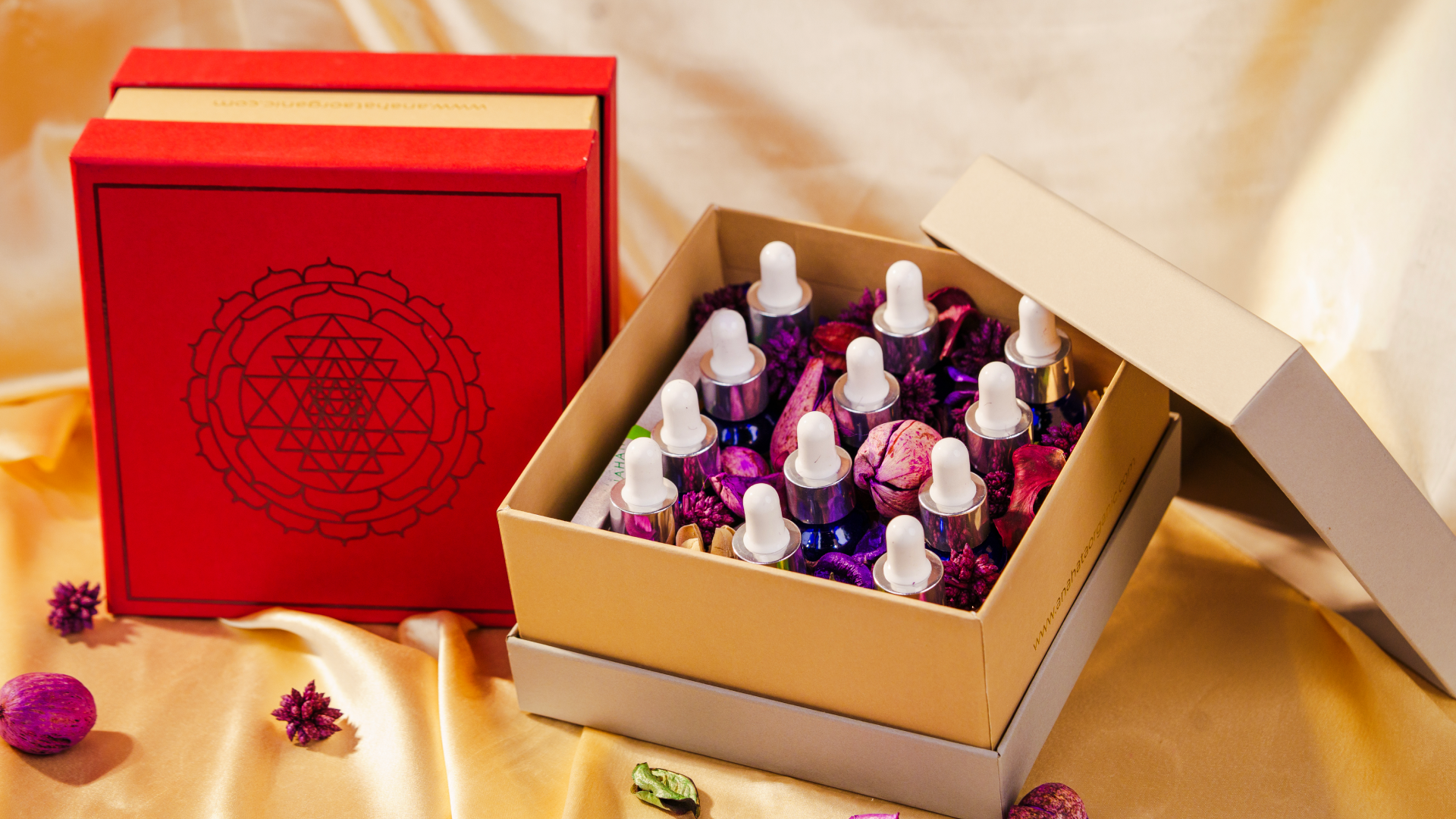 Mangalam Kumkum Set banner - 2